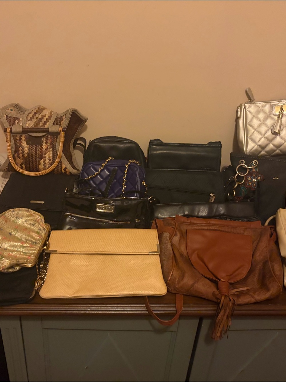 Huge a lot of women’s handbags, including brands, like fossil Tesco and others
